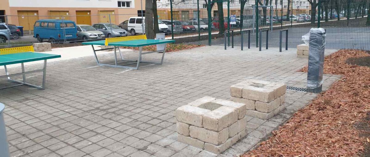 Parkfelújítás az Újbudai Tétényi út mellett